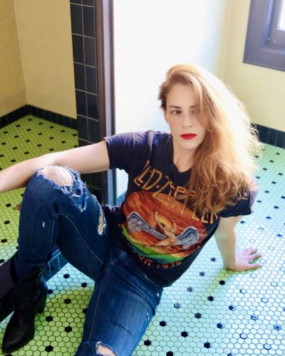 Amanda Righetti's spotted in magazine look during appearance