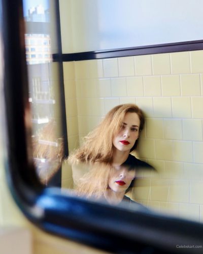 Amanda Righetti's wearing magazine look at appearance 2026