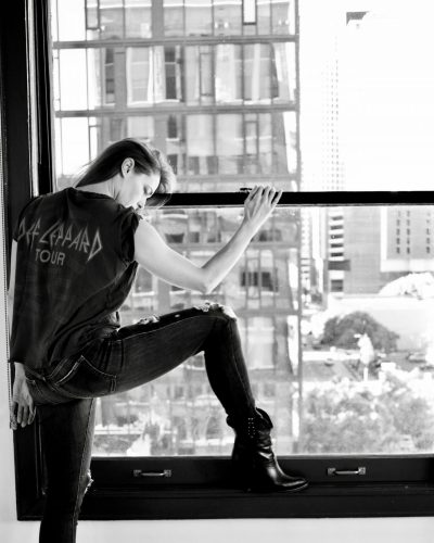 Amanda Righetti's turns heads in magazine look