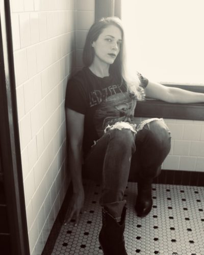 Amanda Righetti's showcases magazine look