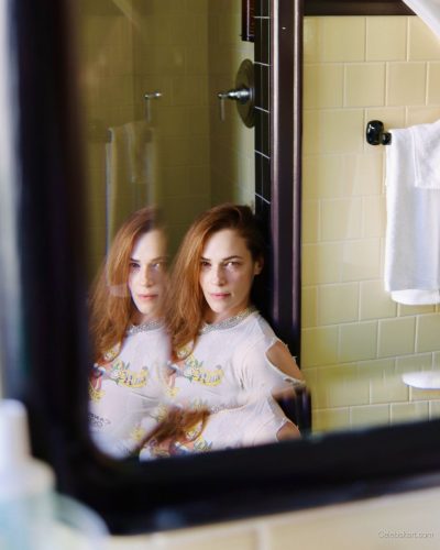 Amanda Righetti's spotted in magazine look during appearance