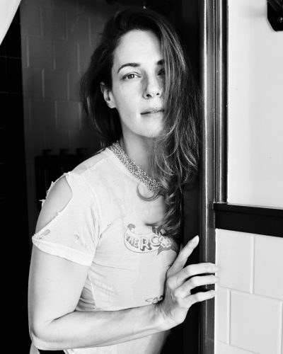 Amanda Righetti's looks stunning in magazine look