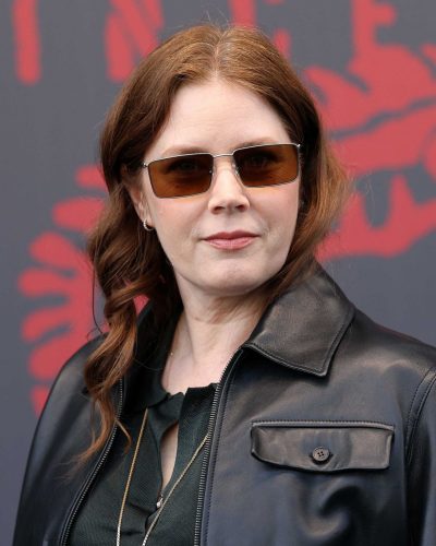 Amy Adams black flowing skirt paired with silver necklace