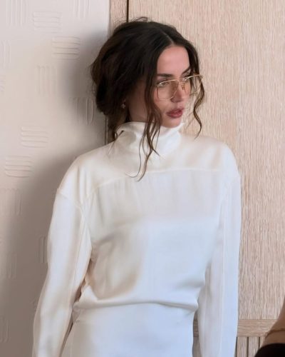 Ana De showcases white dress