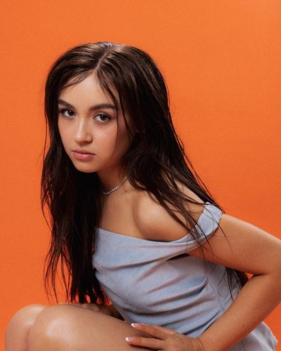 Anna Cathcart's Chic Photoshoot For Elle Canada 2026