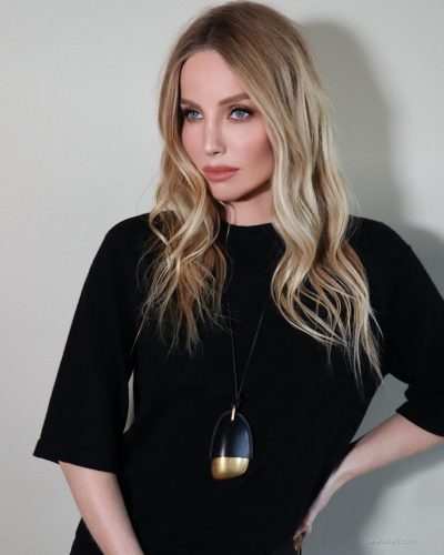 Annabelle Wallis: Chic Black Casual Look 2023