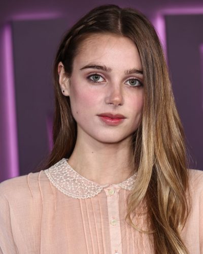 Annaka Forneret chic black shoes paired with pale pink dress