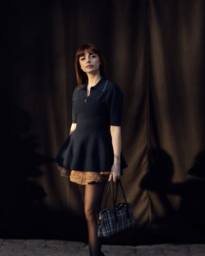 Annalisa outfit features a blend of sporty and glamorous elements.