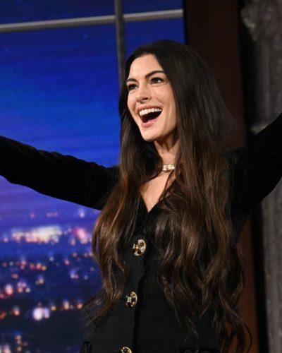 Anne Hathaway in black dress at Late Show photo