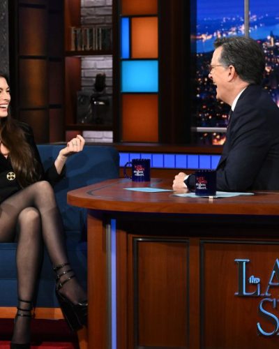 Anne Hathaway in black dress at Late Show photo