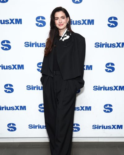 Anne Hathaway At Siriusxm Studios 2023, Chic Black Outfit picture 6