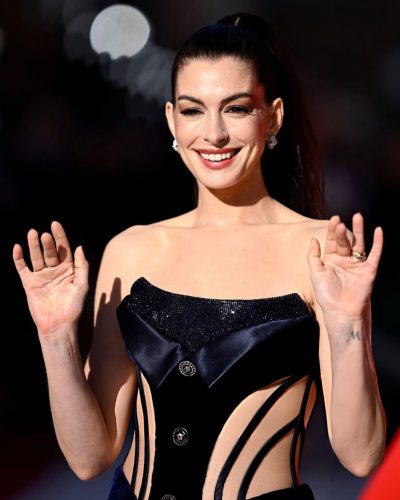 Anne Hathaway At The Devil Wears Prada 2 Premiere 2023 photo 5