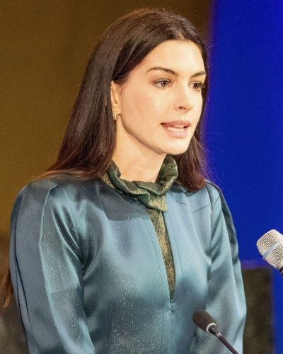 Anne Hathaway fashionable teal dress with a striking color contrast