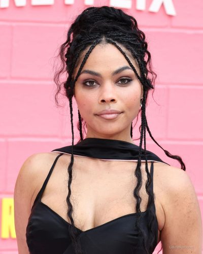 Bella Murphy at Roommates Premiere image 5