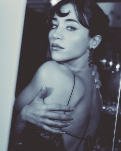 Caylee Cowan in silver dress with shimmering threads and fringe.