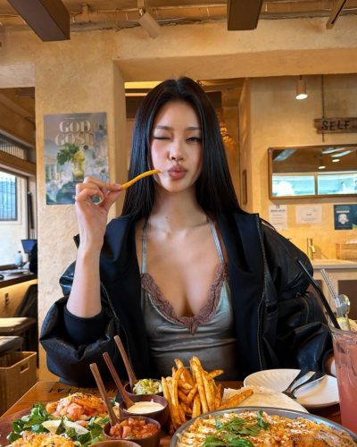 Cece Zhen Dazzles In Stylish Ensemble At 2023 Event 3