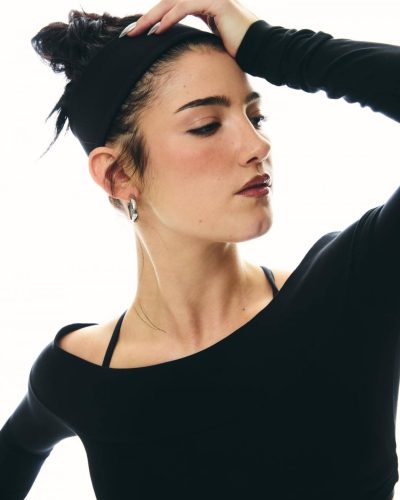 Charli D’amelio showcases photoshoot look