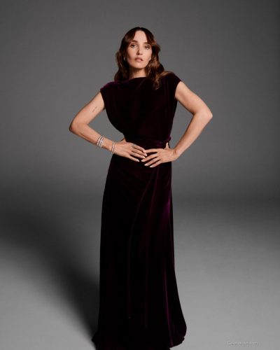 Chloe Fineman fitted black pants for a structured silhouette