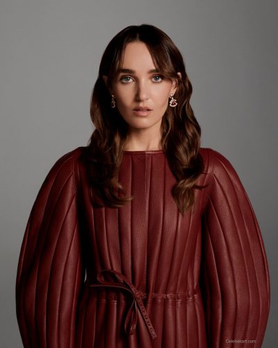 Chloe Fineman classic cream and black color combination