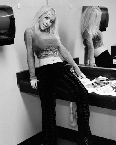 Christina Aguilera At Photoshoot 2001: Bold Style Statement 14