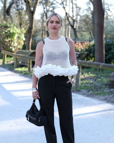 Emma Brooks loose waves hairstyle framing her face