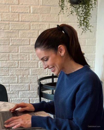 Jessica Lowndes chic black crop top with black leggings