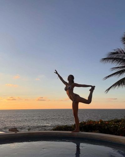 Jordana Brewster – Sexy Beach Look 2023