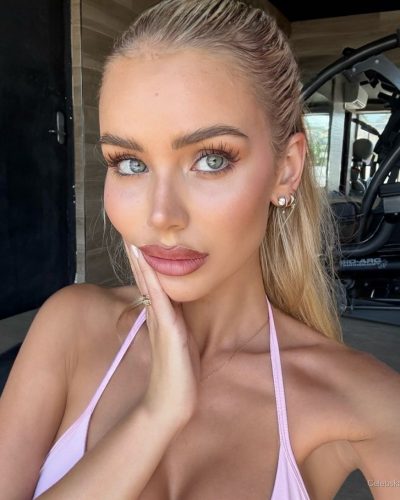 Julia Cavanagh matching pink activewear set in gym