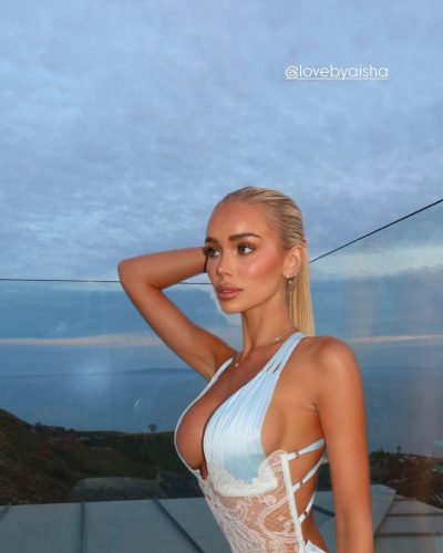 Julia Cavanagh in blue dress Instagram photos January 2026 photo 3