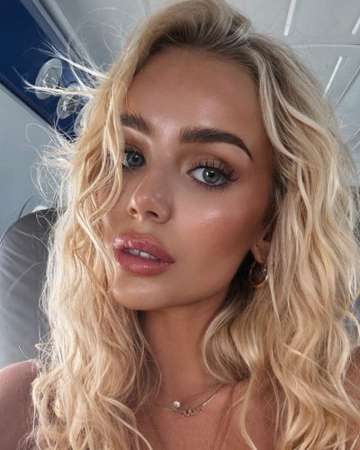 Julia Cavanagh’s Stunning Look At Summer 2023 Event 2