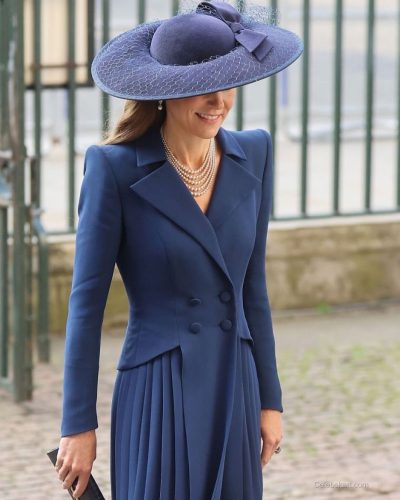 Kate Middleton blue statement hat with decorative bow detail