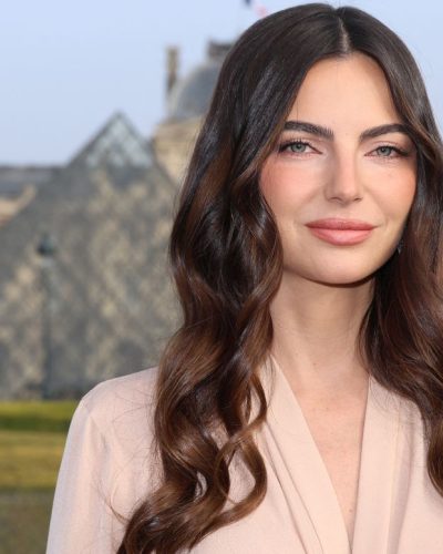 Kelly Piquet in sophisticated beige gown with long sleeves