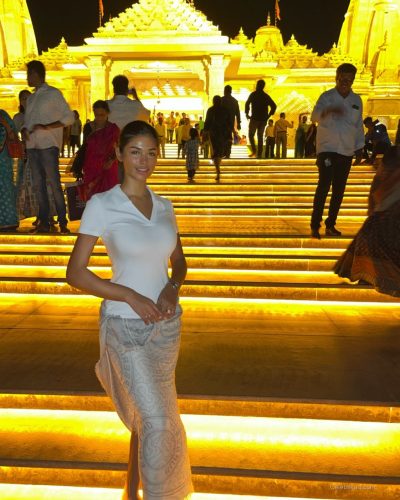 Komal Ilsanker in minimalist white gown with contemporary flair