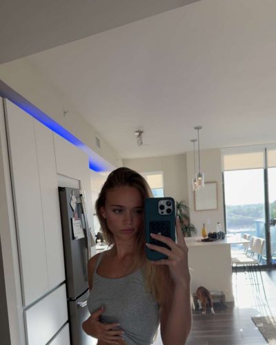 Kyla Dodds wearing stylish look at Instagram post 2023