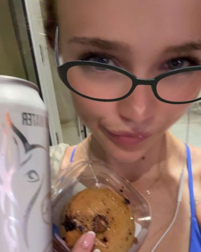 Kyla Dodds: looks stunning in stylish look