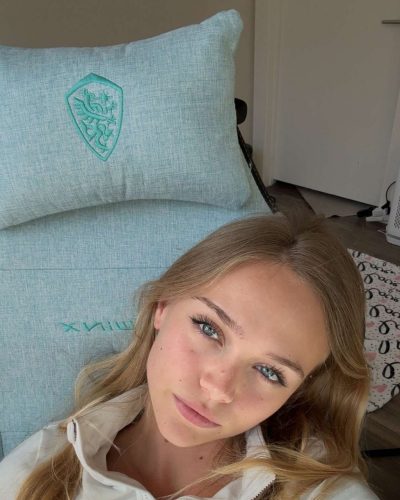 Kyla Dodds: looks stunning in stylish look