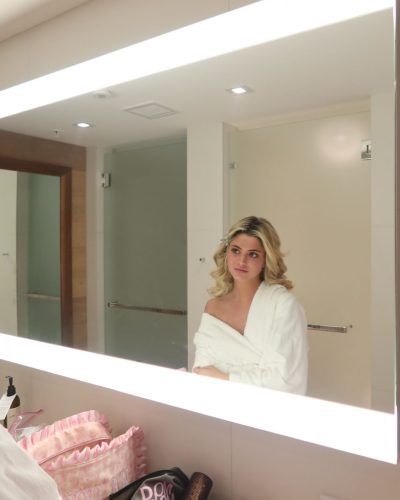 Kylan Darnell floral bikini in black with chic sun hat