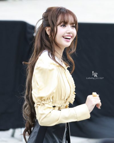 Lalisa Manobal looks stunning in stylish look