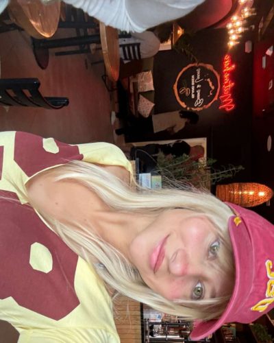 Leila Faler: looks stunning in dress