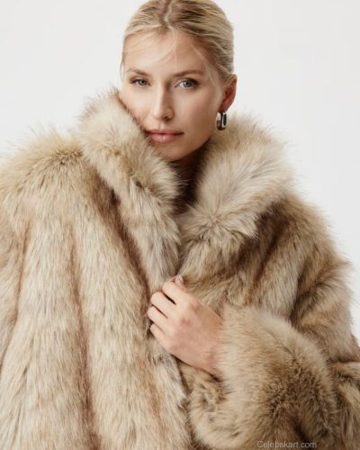 Lena Gercke casual yet sophisticated brown sweater ensemble