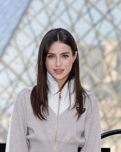 Madeline Argy beige knee-high boots and matching brown belt