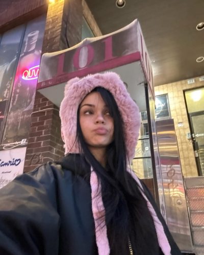 Maggie Lindemann fashionable jeans and edgy accessories