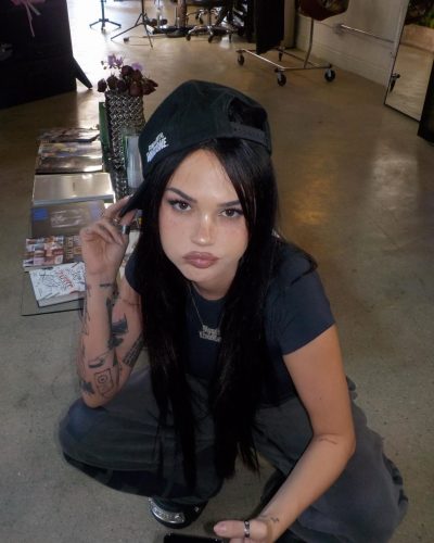 Maggie Lindemann in relaxed gray joggers and black fitted tee.