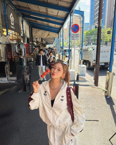 Makoto Minami Dazzles In White Tracksuit – 2026 6