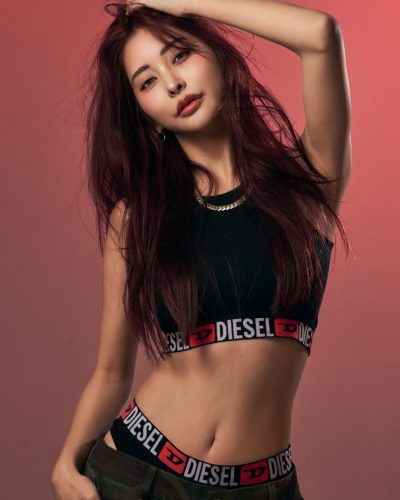 Makoto Minami in relaxed oversized sweater with chic shorts.