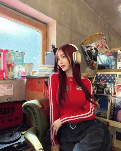 Makoto Minami wearing oversized taupe sweater and tailored shorts.