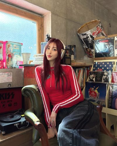 Makoto Minami featuring casual oversized sweater with tailored shorts.