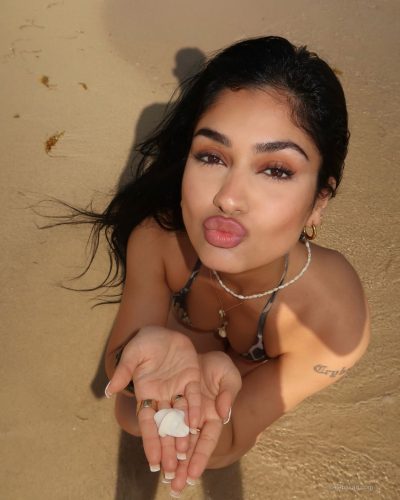 Naaz Torbati Beach Style – Stunning Photos From 2023 6