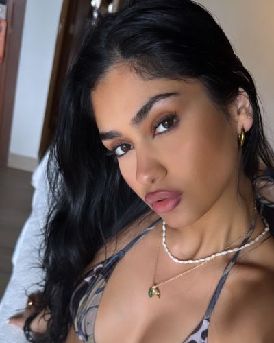 Naaz Torbati Beach Style – Stunning Photos From 2023 8