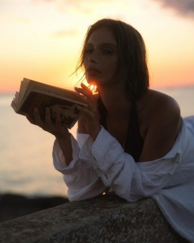 Naila Van Kommer in brown dress paired with minimalist accessories